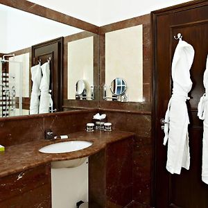 King Magistrate Suite